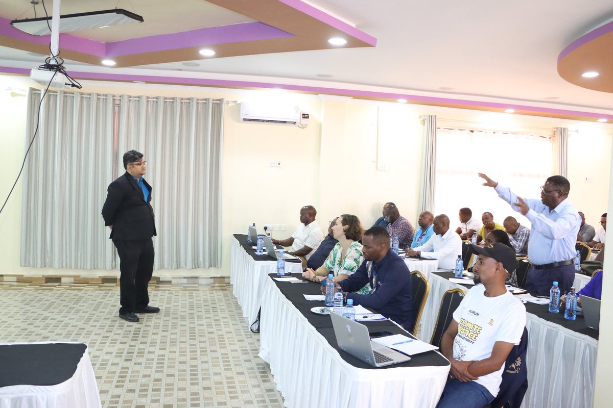 TaitaTaveta006's tweet photo. 🌍🇰🇪 We’re convening in Voi for a 3-day Climate Finance Support Workshop to strengthen our county’s resilience. Partnering with GIZ_Kenya &amp; @CitiesForum_org, we’re mastering finance instruments to fund local climate priorities and ensure transparent, bankable green growth. 💰🌱 https://t.co/HPONIbjL4G