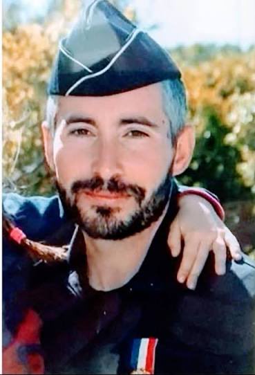 PoliceSCSI's tweet image. Notre collègue Éric Masson, policier à Avignon, a été tué le 5 mai 2021 lors d’un contrôle sur un point de deal.
Un drame qui rappelle le prix payé par les #FDO qui protègent.
Pensées à sa famille et à ses collègues.
#Hommage
#Police
#soutienFDO