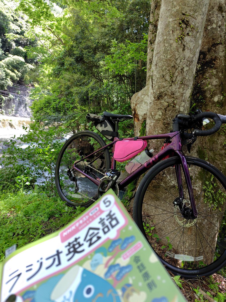 munekkuma's tweet photo. #ラジオ英会話 L22
#ロードバイク

エンディングで浜松のうなぎのお話があって静岡県民としては嬉しい限りです😁ぜひ現地で食べてほしいですっ本当にめちゃ美味しいです⭐️三島のうなぎもオススメです😊

Oh, did you?  などのあいづち♬瞬時に言えるようになりたいです😁✨️ https://t.co/g6nEZGVVQB