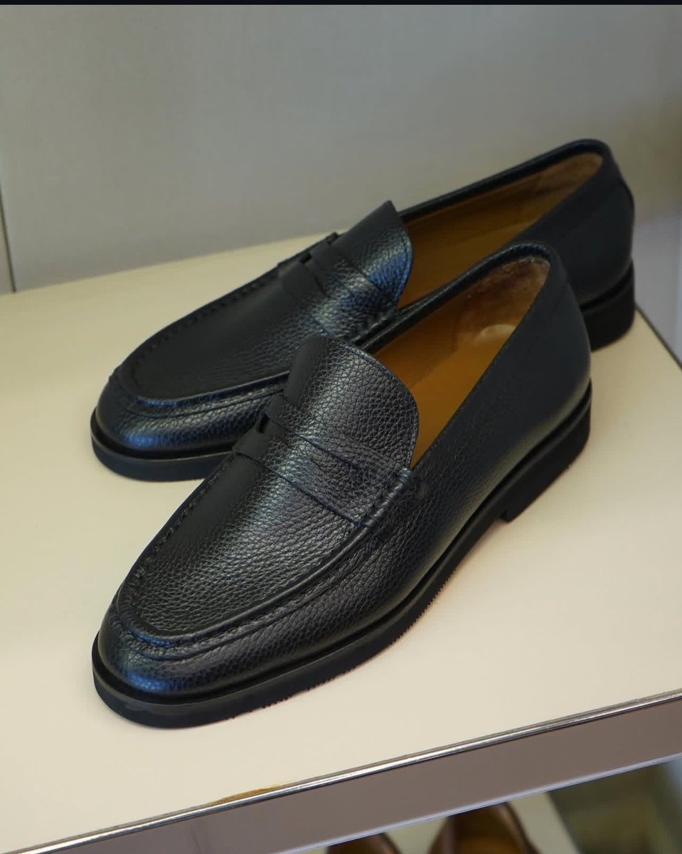 Classic_feet's tweet photo. Shop luxury at the best prices 

Kindly help retweet 🙏🏻

🏷️- 40,000 https://t.co/fXTYPuzNxq