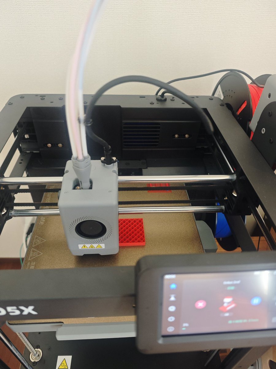 science04510's tweet image. 娘のデザインしたもの印刷中🙆
そろそろプリンターのカメラ買うか…
#3DP