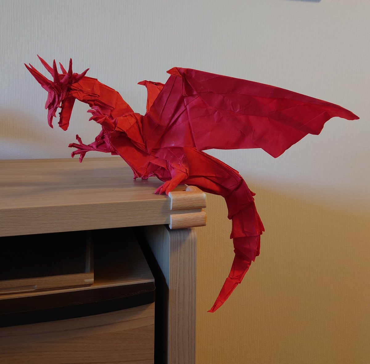 ippaiattenaz's tweet photo. エンシェントドラゴン∶神谷哲史

展示のためデカさだけ求めて雑に折ってた、、、

なぜか指だけちゃんとしてる https://t.co/YpTh7fiwQW