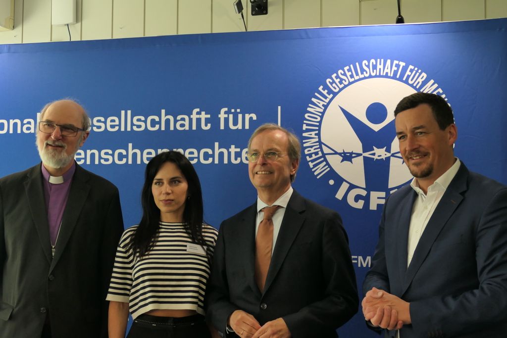IGFM_DE's tweet image. Anastasija Aleksejewa, Vertreterin der ISHR/IGFM in der Ukraine, berichtete auf der Jahreshauptversammlung der IGFM in Bonn 2026 über die Menschenrechtsarbeit inmitten des Krieges.

Im Fokus ihrer Rede stand die Herausforderung für die Ukraine: die Bewältigung der humanitären