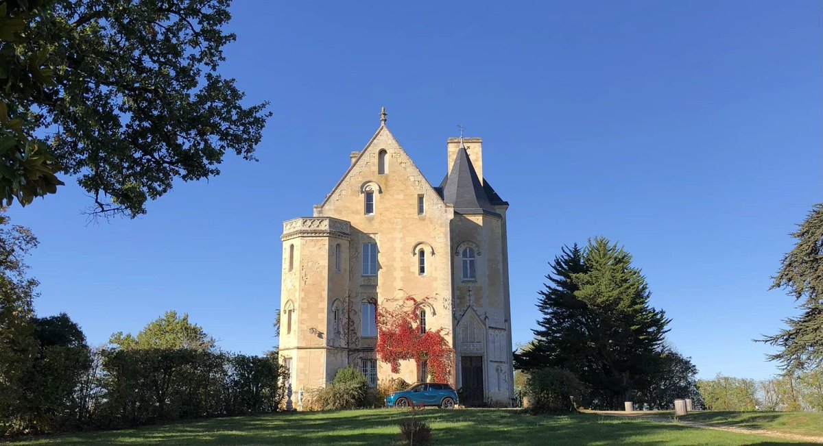 prestigeprops's tweet image. Chateau Estate with Cotes de Bordeaux Organic Vineyard 

The chateau is set on an elevated ridge, with lovely views, near Bordeaux. The 63-acre estate has certified organic vines with full winery facilities, B&amp;amp;B business and a rental house.

buff.ly/NZDTNe2

#Airbnb