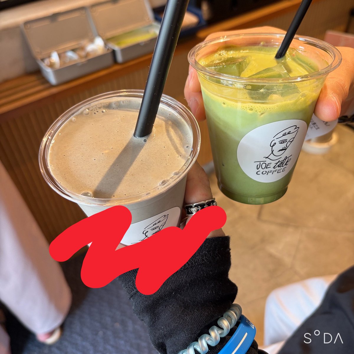 Cafe_dofu's tweet photo. 昨日の余韻に浸ってる🫠
チケットプレゼントして、ゲーム友達を引きずりこみました🤣
上手カウンターまじで見やすすぎて、初参加のゲーム友達もしっかり楽しんでくれました🥳
そして、ようやくKvell聴けたんですけど…？
2回目なんですけど…？
ねぇ、もっと歌ってください？？？ https://t.co/NqV8wjUN3R