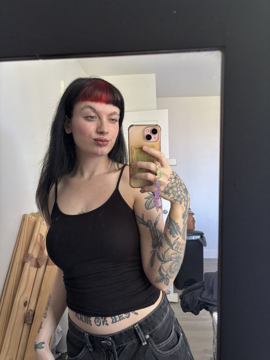 b4sement's tweet photo. another bi annual I’m still alive I’m still hot post (if we ignore my undone hair in the second pic) x https://t.co/xKAiMyU9kN