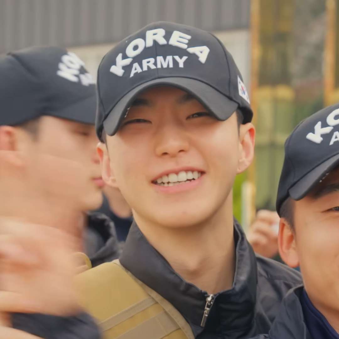 똘히 tweet media