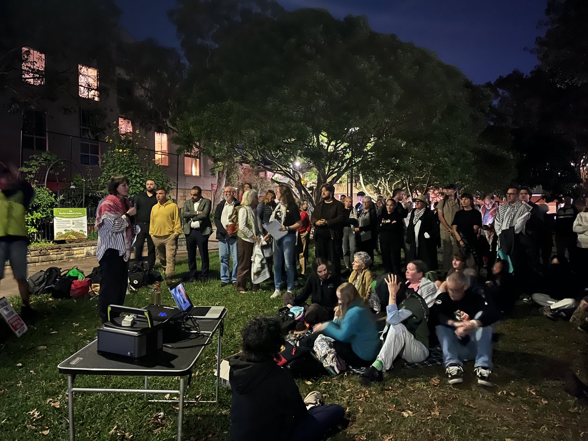 GreenLeftOnline's tweet photo. #GlobaliseTheIntifada public meeting now in a park in #Redfern because โฆ@cityofsydneyโฉ canceled the booked venue https://t.co/TFT2pOqTtU