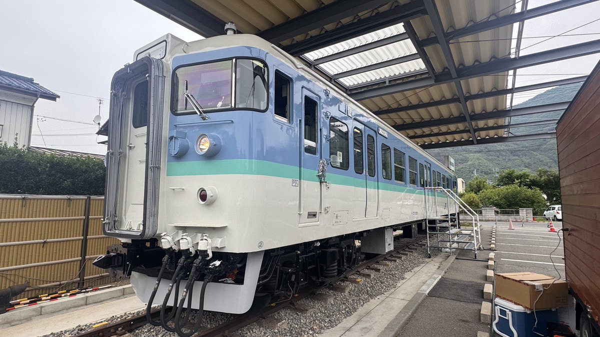 orange_local115's tweet photo. 【自己紹介】

115系電車を幼い頃から線路沿いで見ながら育ちました。
湘南のオレンジ＆グリーンが大好きです🚃

実車撮影とNゲージ模型の話題を中心に発信していきます！

一緒に115系を楽しむ仲間が増えると嬉しいです✨

#115系 #鉄道模型 #Nゲージ https://t.co/HCmszvC0Rj