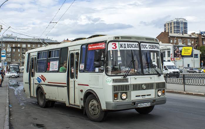 NastyArthur's tweet photo. @_id7799 @obvidude Такие блять, Новосибирск, 3 город по населению, пазики прекрасно сосуществуют с метро и обычными автобусами, желаю вылезти из раковины https://t.co/SMZZDuQpQN