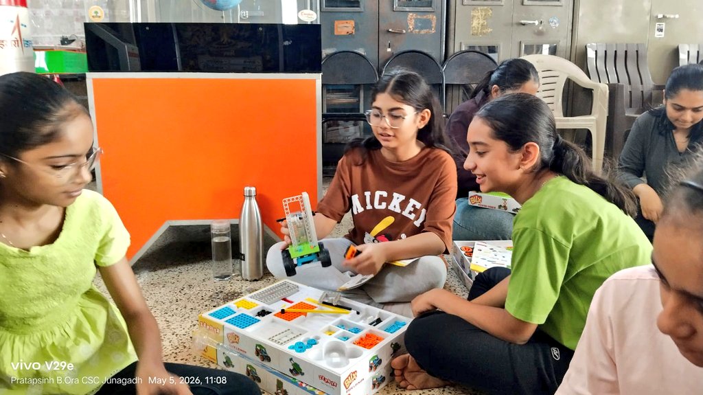 CscJunagadh's tweet image. Today #students engaged in #HandsOnLearning using the DIY Blix #RobotKit where they designed &amp;amp; built their own robots.This #activity provided an easy &amp;amp; #creative approach to introducing #STEM concepts, encouraging #innovation &amp;amp; problem-solving #skills Through trial &amp;amp; error.