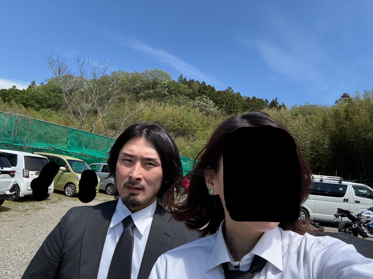 Frost24401772's tweet photo. 遅くなりましたが、5.2 はタイキさん主催のスーツサバゲーにチャプター2で参加！

今回スーツでのゲームデビューを果たした妻と一緒に精一杯楽しませていただきました(^^)

久しぶりにスーツを着たので超楽しかったです！また機会がありましたら是非よろしくお願いします！ https://t.co/sncvh3i89s