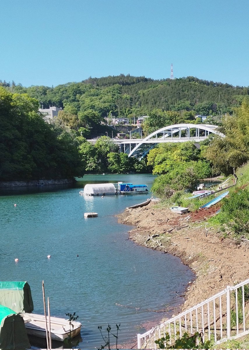 yp4kw's tweet photo. 長野県への帰省最終日の5/5は、早朝に室賀温泉ささらの湯で朝風呂に浸かり、その足で山梨県のオオクワポイントへ向かいましたが成果は奮わず、今回の帰省に伴うクワガタ採集は大惨敗に終わりました😣
帰り際にボートの予約をし相模湖へ立ち寄りました。減水が心配でしたがバス釣りは出来るようです👍 https://t.co/11LKg6ZwEw