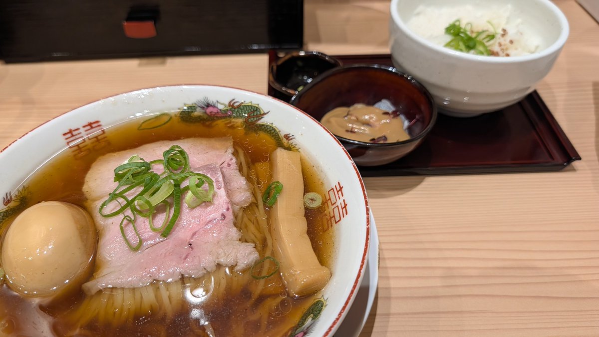 DeepCrimson1012's tweet photo. 朝、ラーメンの話を聞いてしまってん https://t.co/UgYATq72ST