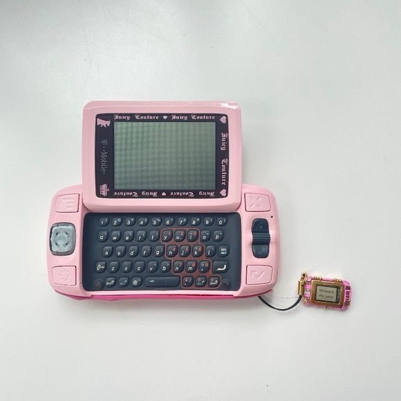 thepinkernet's tweet photo. the juicy couture t-mobile sidekick II (2005) https://t.co/sdbe9PoLMY