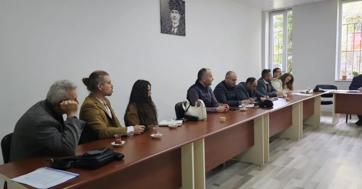muratlimem59's tweet photo. İlçe Milli Eğitim Müdürümüz Mustafa ÖZ Başkanlığında İlçe Milli Eğitim Şube Müdürümüz Fazlı ÇİÇEK ve İlçemiz okul/kurum müdürleri ile  okul güvenliği toplantısı gerçekleştirildi. @tcmeb @Yusuf__Tekin @tekirdagmem @drazizyeniyol @Mustafa49203809 https://t.co/OmfcTUiXUX