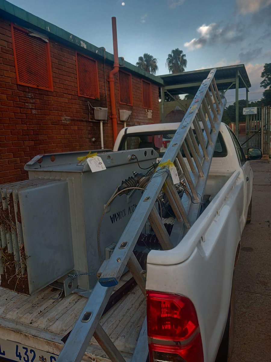 _ArriveAlive's tweet image. Six men charged with possession of suspected stolen property and tampering with essential infrastructure.

arrr.co.za/uw3Hq

#ArriveAlive #Crime @SAPoliceService