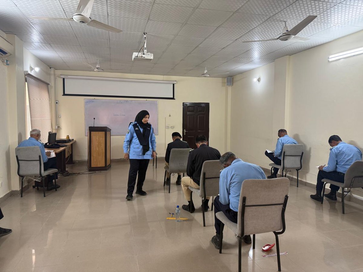 ICT_Police's tweet image. کیپیٹل پولیس کالج میں اپر اور ایڈوانس کورس کے تحریری امتحانات کا انعقاد کیا گیا۔

ڈائریکٹر اسپیشل انیشییٹوز شمس الحق درانی نے امتحانی عمل اور انتظامات کا جائزہ لیا اور پولیس افسران کی پیشہ ورانہ تربیت کے لیے دستیاب سہولیات کا معائنہ کیا۔

#WeRIslamabadPolice #Islamabad #CPC