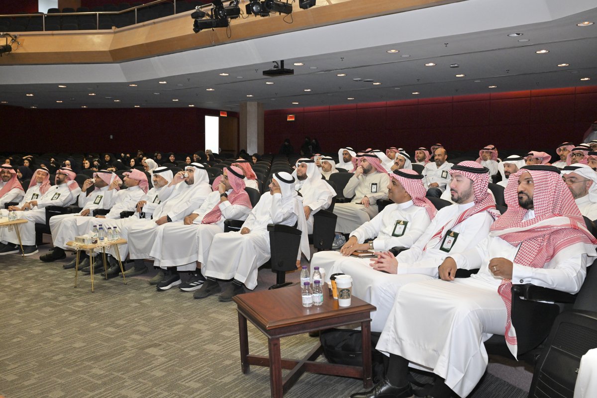 KAU_Events's tweet photo. نظّمت #جامعة_الملك_عبدالعزيز ممثلة بـ #مركز_تطوير_التعليم_الجامعي ملتقى رؤساء ومشرفات الأقسام العلمية، لمناقشة مستقبل الشؤون التعليمية وتطوير البرامج الأكاديمية وتحسين تجربة الطالب، بما يعزز جودة المخرجات ويرتقي بالأداء الأكاديمي 
 #KAU https://t.co/qydAY5iups