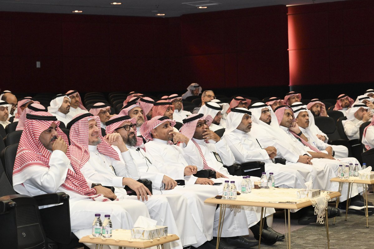 KAU_Events's tweet photo. نظّمت #جامعة_الملك_عبدالعزيز ممثلة بـ #مركز_تطوير_التعليم_الجامعي ملتقى رؤساء ومشرفات الأقسام العلمية، لمناقشة مستقبل الشؤون التعليمية وتطوير البرامج الأكاديمية وتحسين تجربة الطالب، بما يعزز جودة المخرجات ويرتقي بالأداء الأكاديمي 
 #KAU https://t.co/qydAY5iups