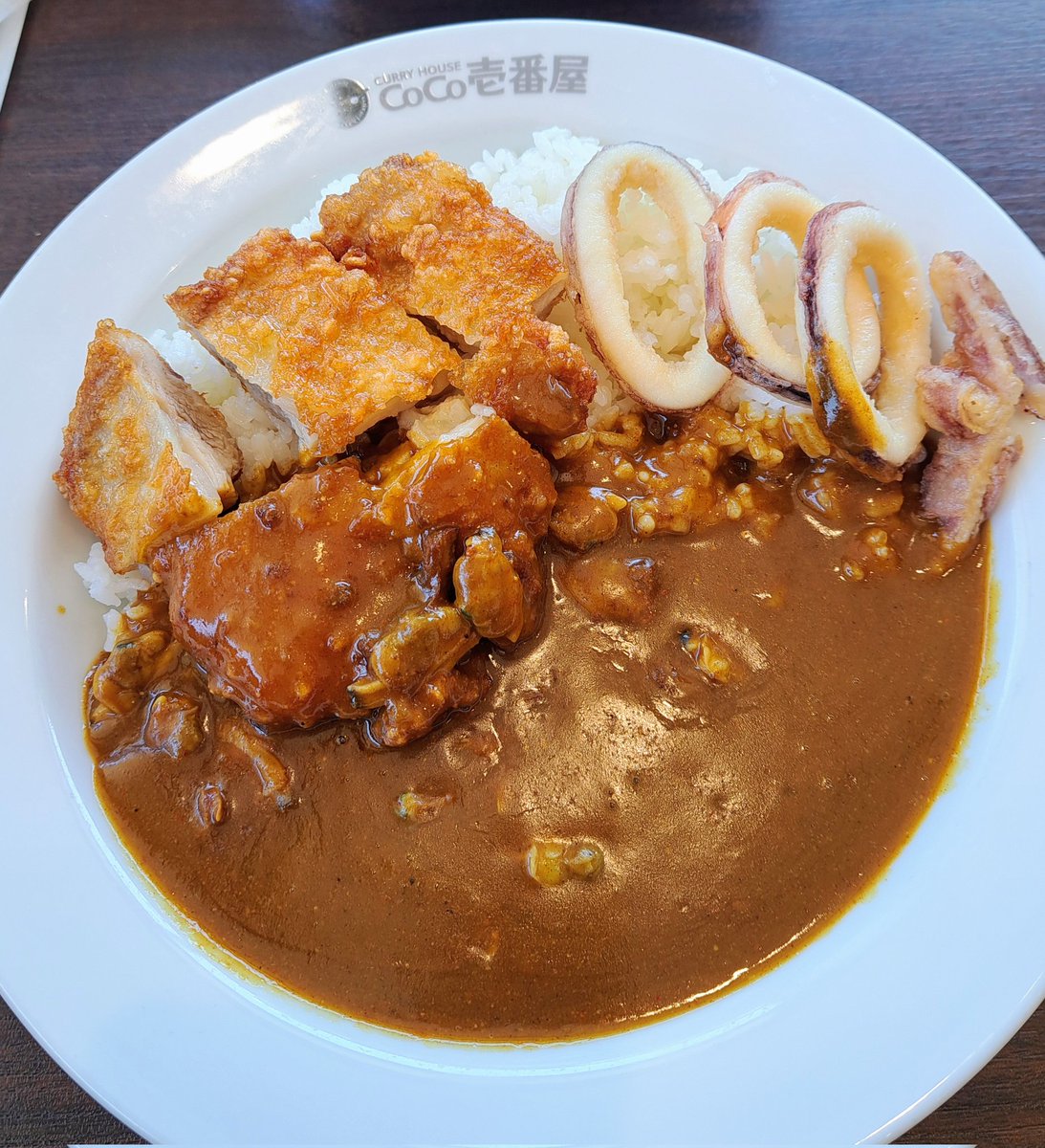 ToiebaW's tweet photo. パリパリチキン4辛300グラム
トッピングにハーフイカとハーフアサリで最高！
ポテサラとらっきょうは必須☝️ https://t.co/XSGq6MV6P9