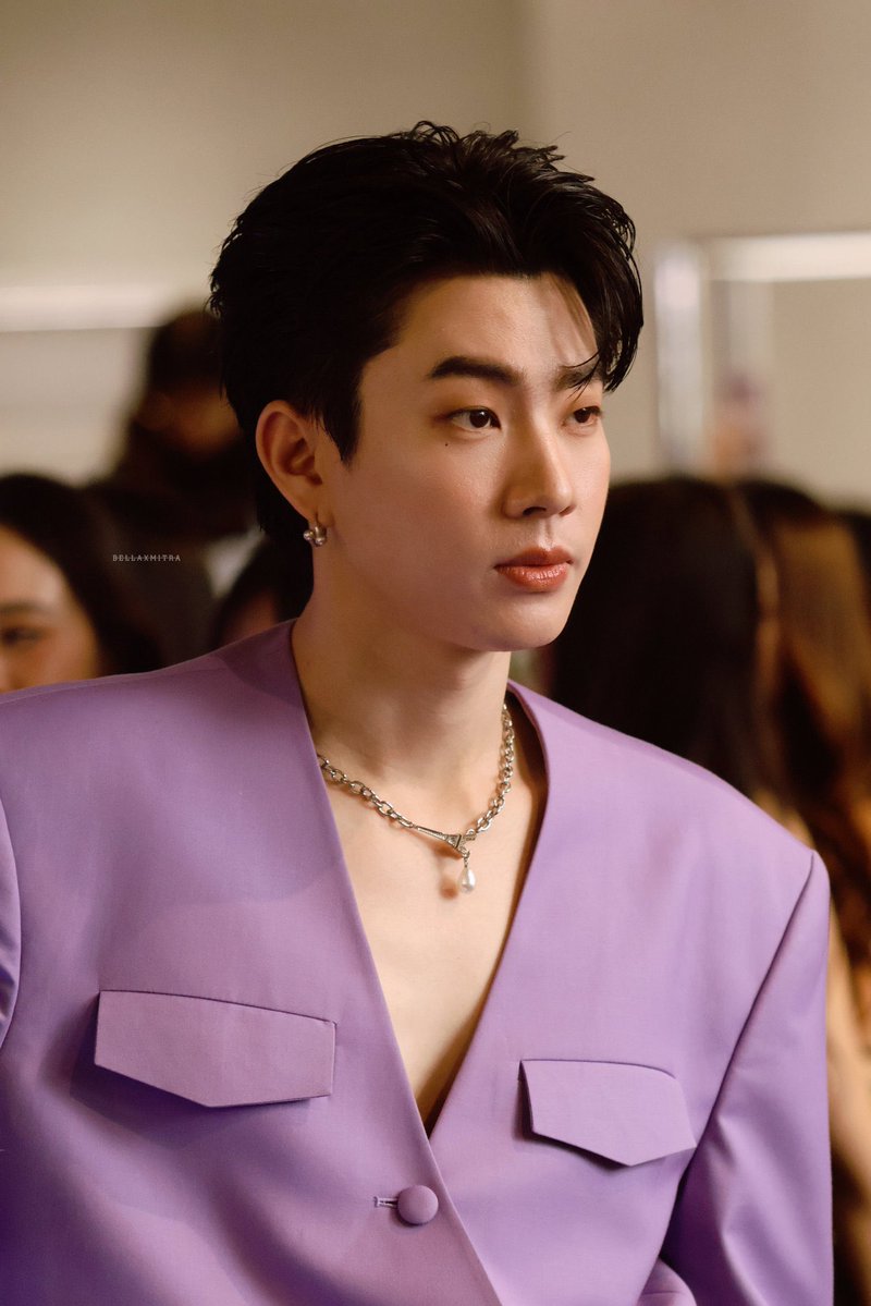 ครั้งก่อนมาในลุคสูทสีม่วงที่หล่อมาก รอลุควันนี้แล้วคับ

OFFGUN BRIGHT UNLOCKED
#MelabodyxOffGun