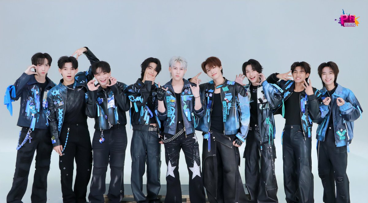9 หนุ่มจากรายการ SHINE BOYS กับการเดบิวต์เป็น Boy Group กลุ่มใหม่ ในนาม " SH1NE (ไชน์วัน) " มารายงานตัวแล้วคร้าบบบบ 😘

#SHINEBOYS #SH1NE