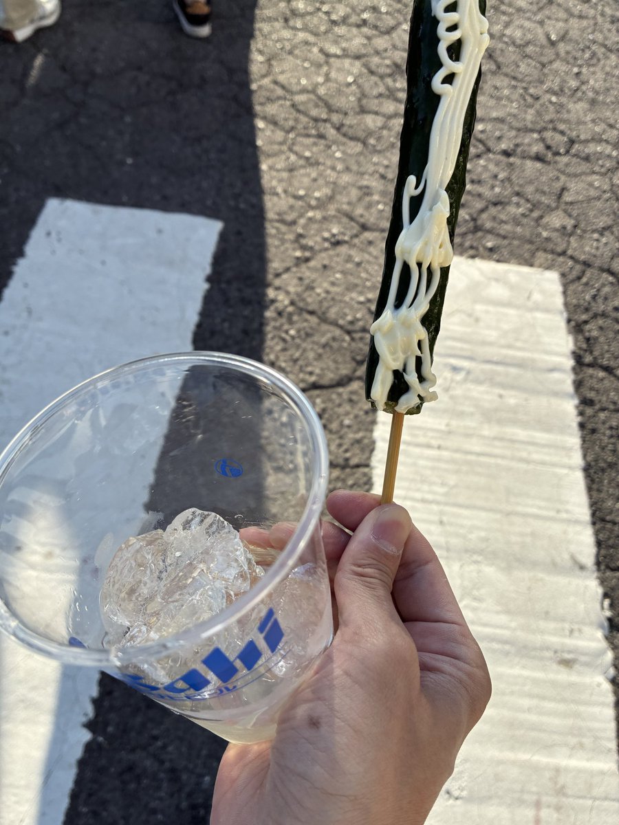 asmi見れた
流れでチューぴー広場のインストのライブがめちゃカッコよかった
南一誠の盛り上がりすげー
悩みの本のエリアビビる
#おじさんだってフラワーフェスティバルに行きたいの
#駆けつけのハイボール300円2杯
#恥ずかしげもなく100m道路の真ん中を1人で歩く
#適当に飲んだ岡山クラフトビール美味