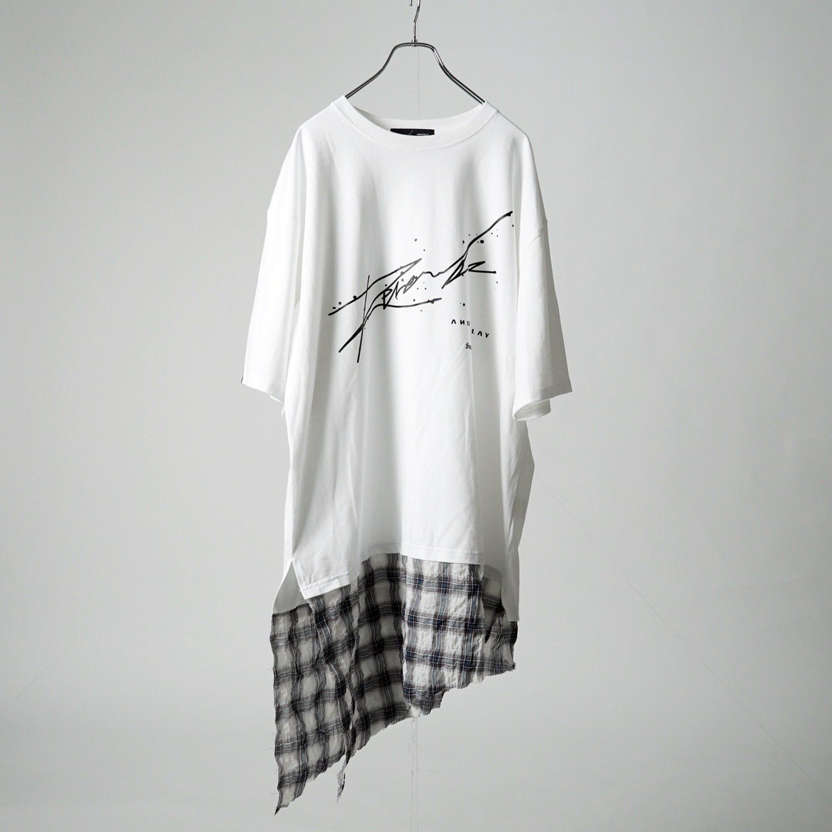 NEW ARRIVAL
ANOVERLAY × SMACK ENGINEER 
"REVERB LAYERED TEE" 

本日5/5(tue) WORKAHOLIC店頭及びONLINE STOREにて発売開始になります。
(ONLINE STOREは19時より発売開始)

是非チェックして下さい。

workaholic.base.ec/items/143461224

【取扱い店舗】
<a href="/WORKAHOLIC_1998/">WORKAHOLIC</a> 
<a href="/Rogia_Fukuoka/">Rogia / ロギア (福岡)</a>