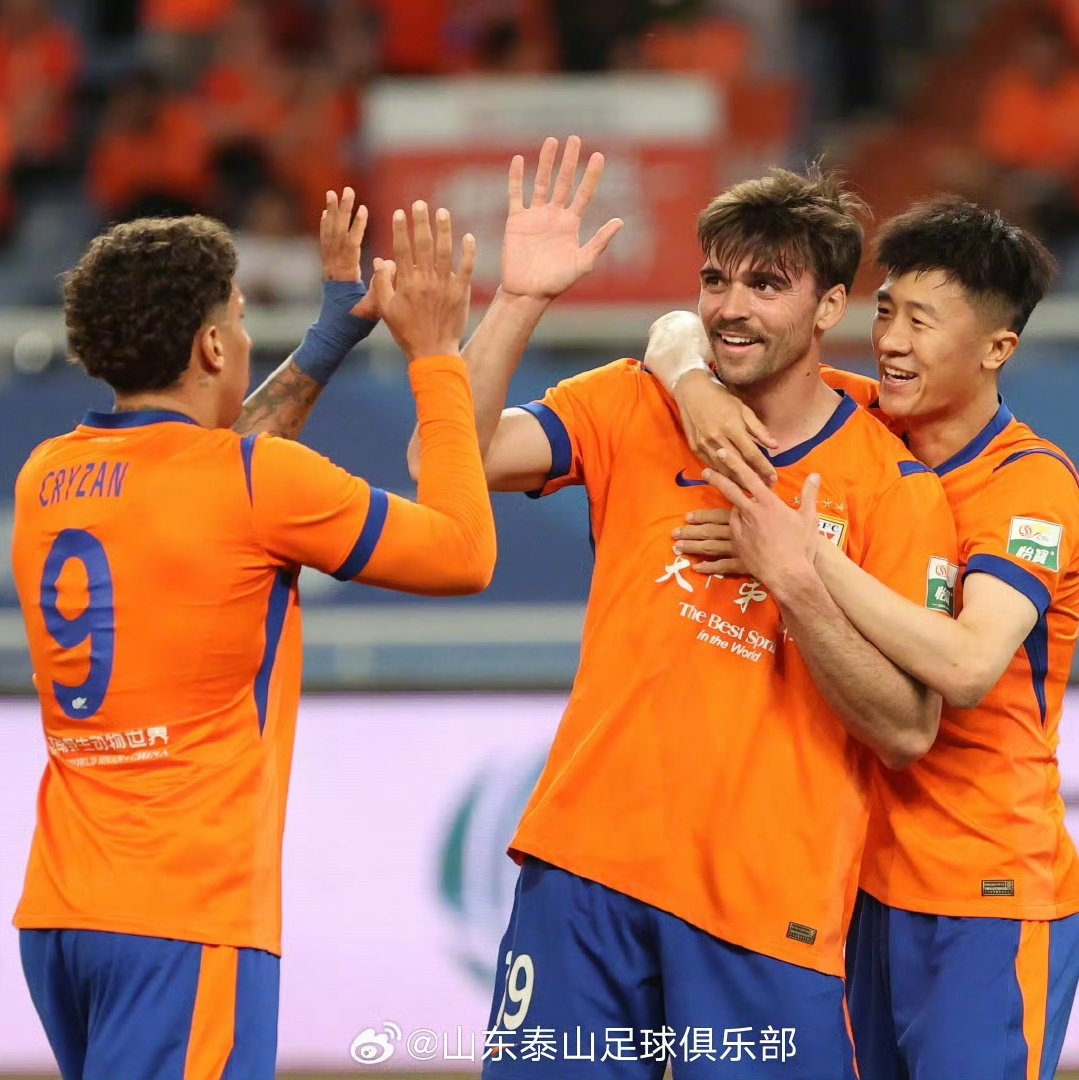 sdtsfcbrasil's tweet photo. Full Time Shandong Taishan 4 X 1 Shanghai Shenhua 

Com gols feitos por cryzan feito um hattrick e zeca o Shandong Taishan vence e soma 3 pontos no campeonato chinês 

+3 

#山东泰山 #shandongtaishanfc #weareone #csl2026 #chinesesuperleague https://t.co/JlhOX6gxQO