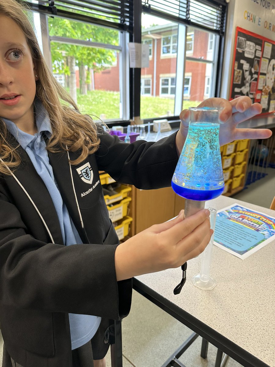 TandyMiss's tweet photo. Science club fun making mini lava lamps 🧪 🧪🧪 @MrsP_SciTech @aa_science https://t.co/YYPILQypAU