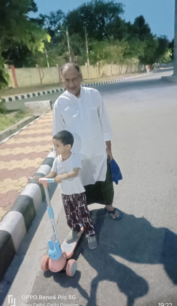 ChitranjanGaga1's tweet image. Cherishing these precious moments with the little ones. From playful adventures on the playground to joyful strolls, every shared experience is a treasure. These memories are what truly matter. #FamilyTime #PreciousMoments #JoyfulMemories