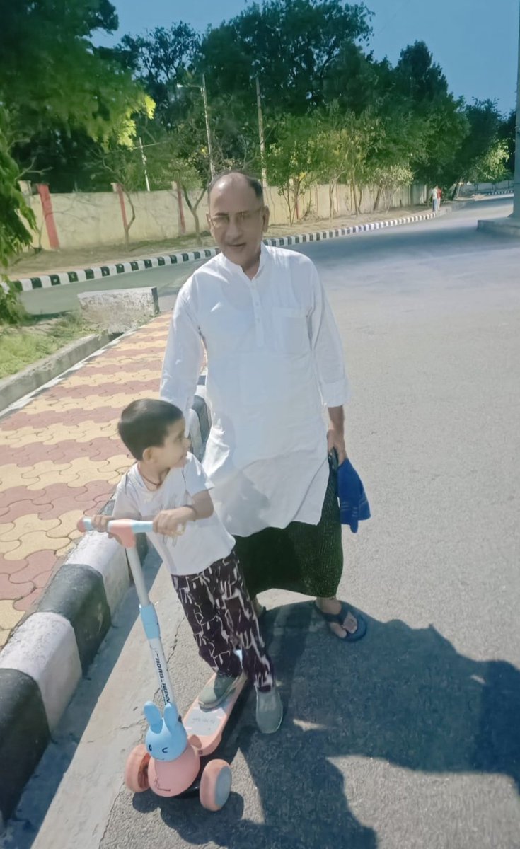 ChitranjanGaga1's tweet image. Cherishing these precious moments with the little ones. From playful adventures on the playground to joyful strolls, every shared experience is a treasure. These memories are what truly matter. #FamilyTime #PreciousMoments #JoyfulMemories