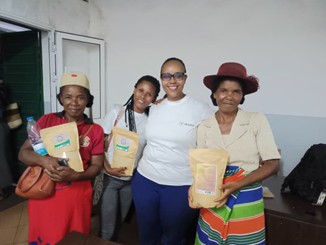 progrFIDAMada's tweet photo. A Madagascar, la production rizicole affiche jusqu’à 20 % de pertes post-récolte
💡 Réduire ces pertes de 10 % = +20 % de revenus pour les petits producteurs !

Le Programme DEFIS financé par @leFIDA et @AfricaRice agissent

👉 https://t.co/DYPBsrkzbu https://t.co/IDlk7yBSqw