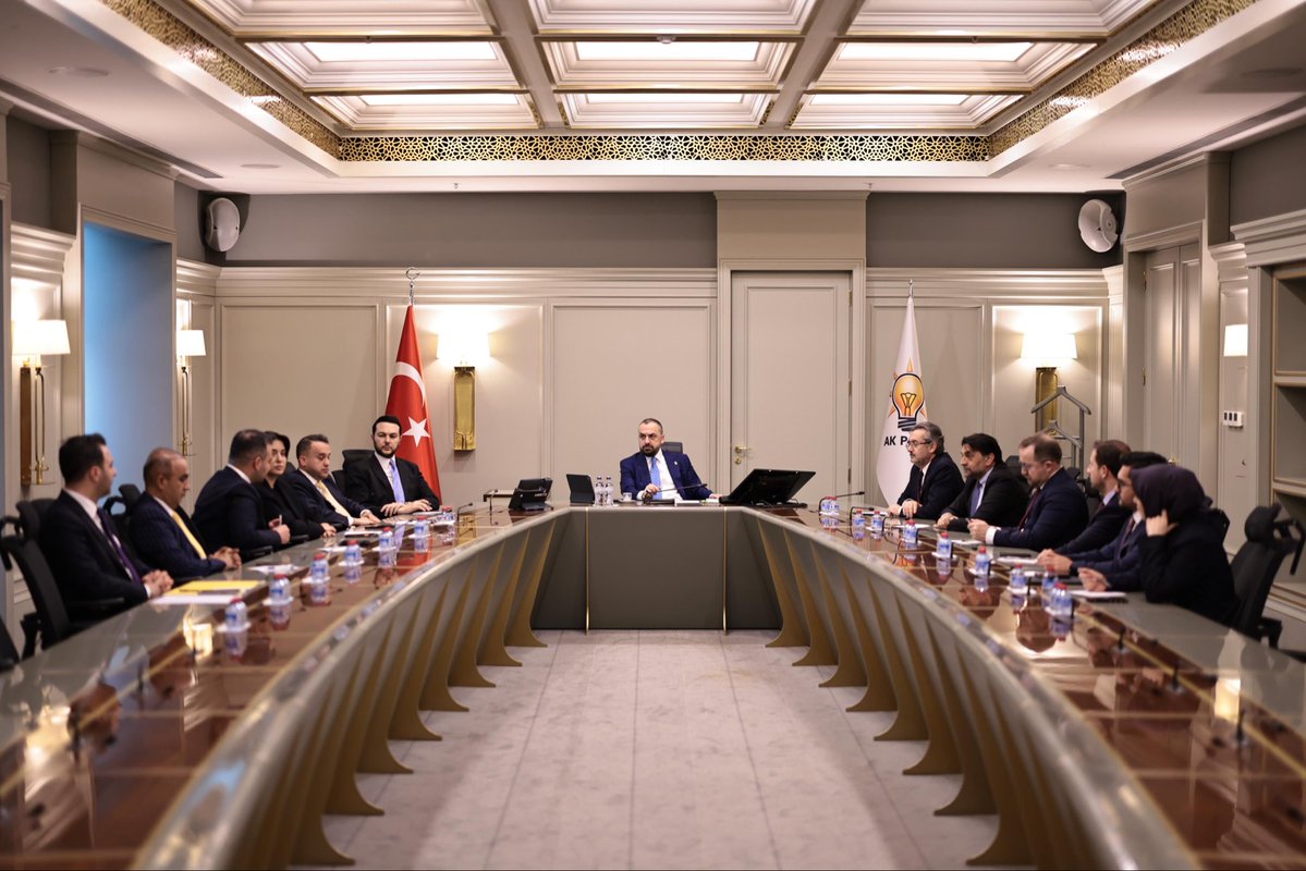 📍AK Parti Genel Merkezi

Tanıtım ve Medya Başkan Yardımcılarımızla birim toplantımızı gerçekleştirdik.

Ülkemizde ve bölgemizde yaşanan güncel gelişmeleri değerlendirerek; çalışmalarımızı, yürütülen projelerimizi ve önümüzdeki döneme ilişkin yol haritamızı istişare ettik.