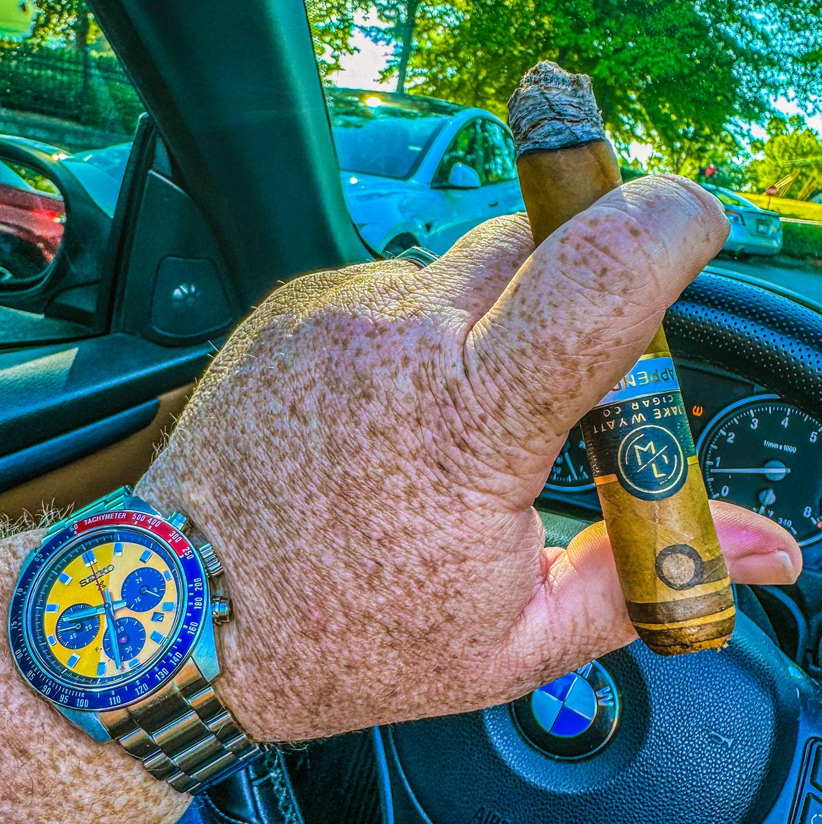 stogiedad's tweet image. Important appointment for my treatment plan tomorrow so trying to stay focused and relaxed…@JakeWyattCigars Appendix II and #coffee helping immensely.  Sporting the Seiko #Pogue #Speedtimer for my #watchoftheday.  #nowsmoking #CigarLife #CigarsOnX