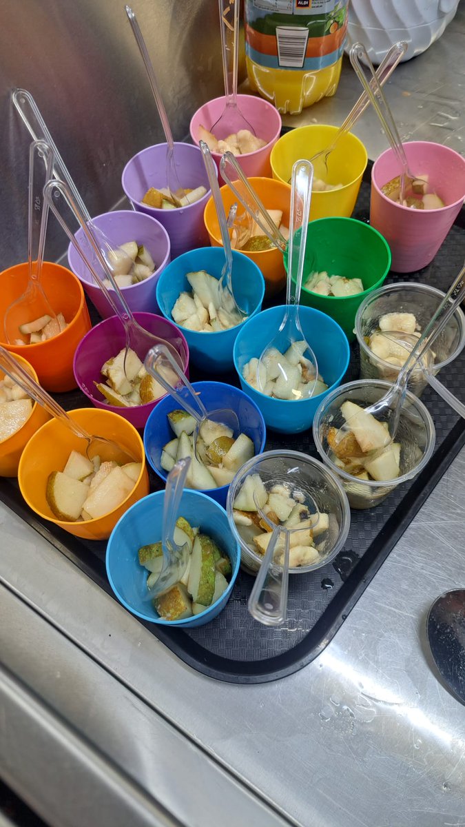 steps4change's tweet photo. Food teamwork and skill development 
#feedingthefuture #steps4change https://t.co/zKcNPdS88d