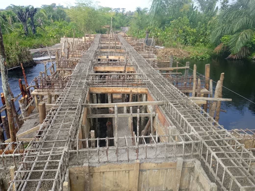 DenisYombo's tweet photo. 📍R D C | #Sankuru 🇨🇩 : Construction du pont sur la rivière Lotembo. A ce jour, les travaux sont estimés à 80%.

@MinITP_RDC @acgtcd https://t.co/9CCRnpQ60o