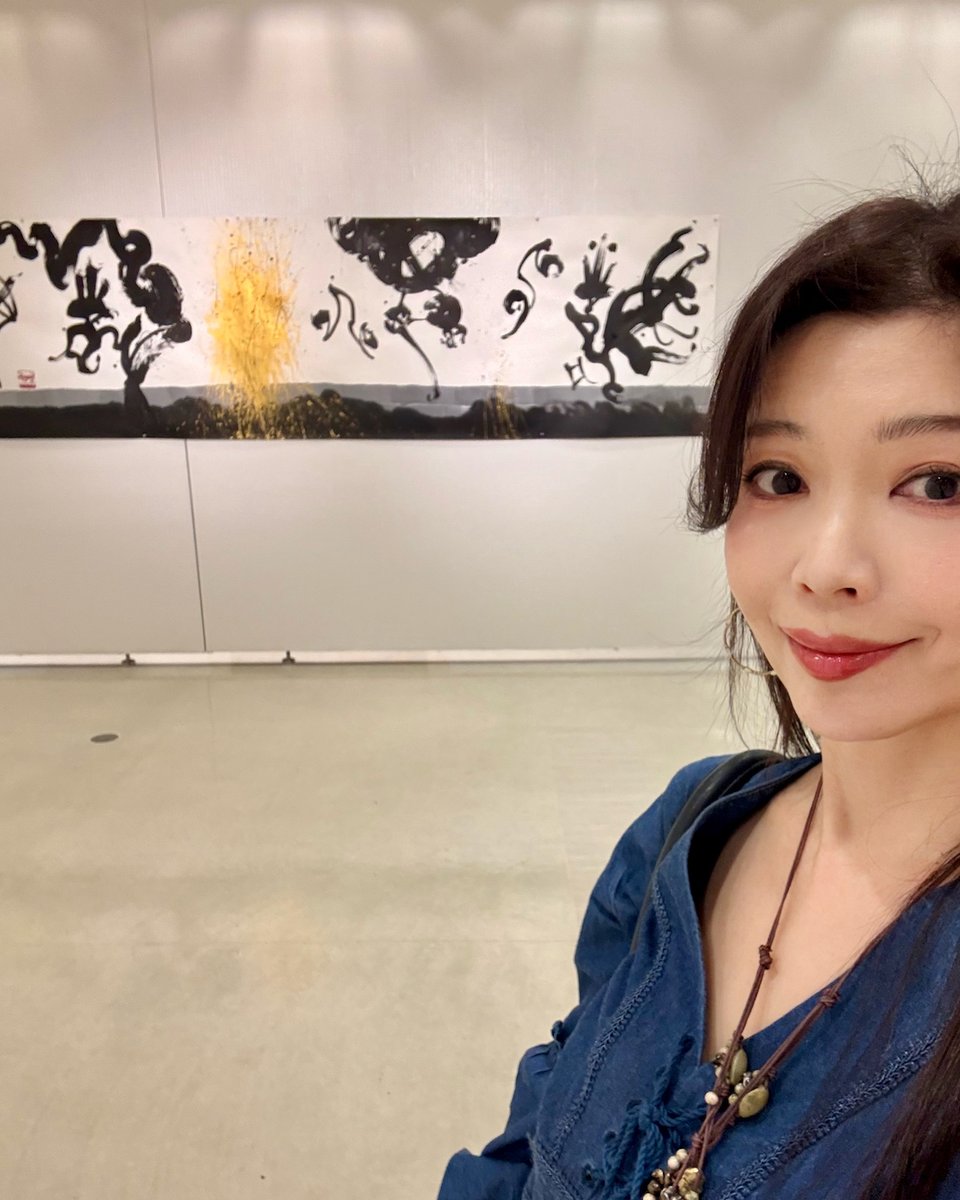 井上有一に捧ぐ「書の開放展」@東京芸術劇場ギャラリーへ。 平面から飛び出てくる強烈なうねりとパワーは、もはや立体で、そこからは確かに音が聴こえ ...