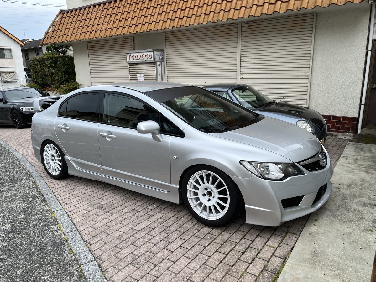 メイ tweet media