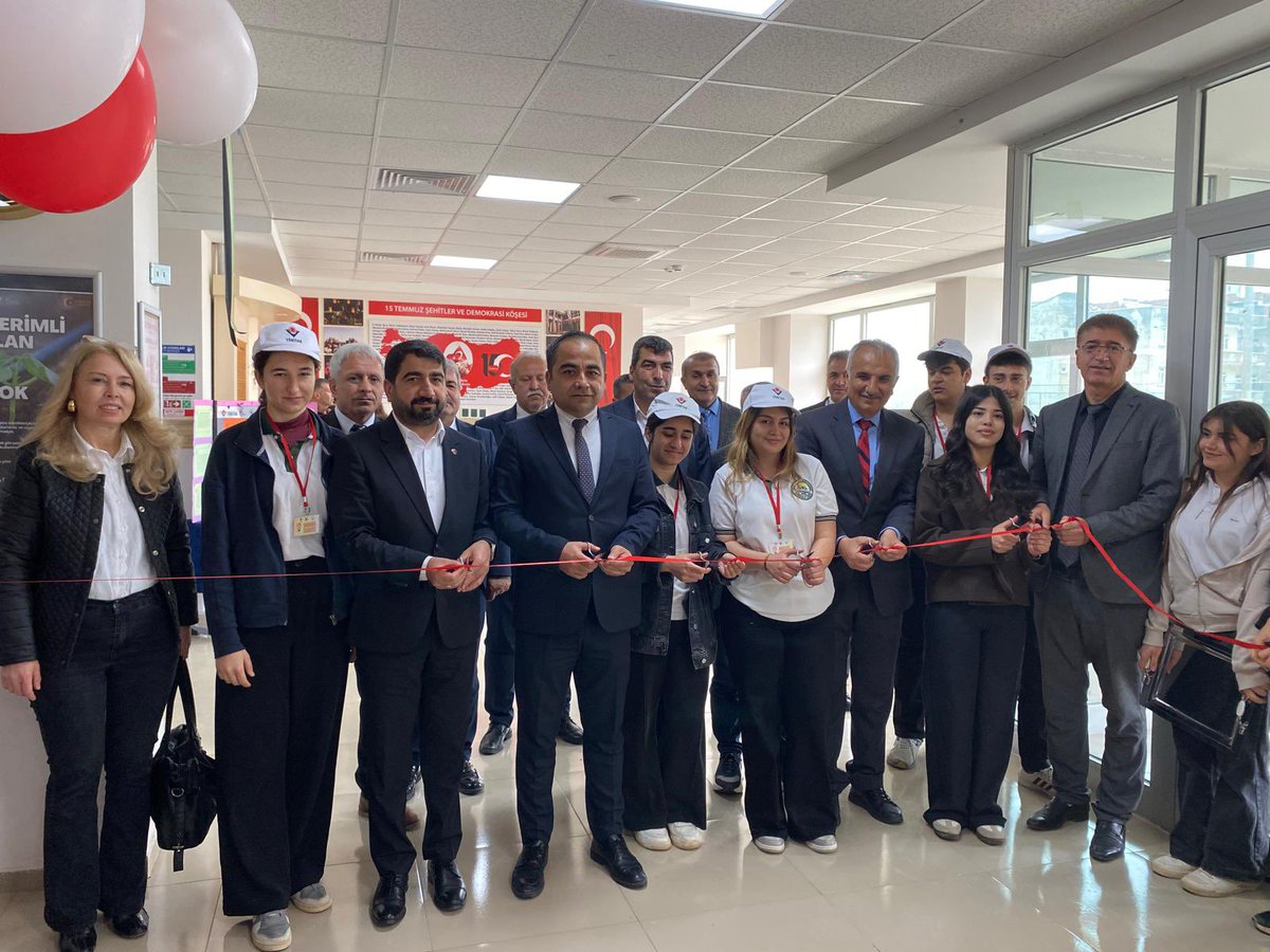 adiyamanarge's tweet photo. 📍Necip Fazıl Kısakürek Anadolu Lisesi TÜBİTAK 4006 Bilim Fuarı

TÜBİTAK 4006 Bilim Fuarı kapsamında, Necip Fazıl Kısakürek Anadolu Lisesi öğrencileri tarafından hazırlanan projeler sergilendi. https://t.co/bA1PptdHSM