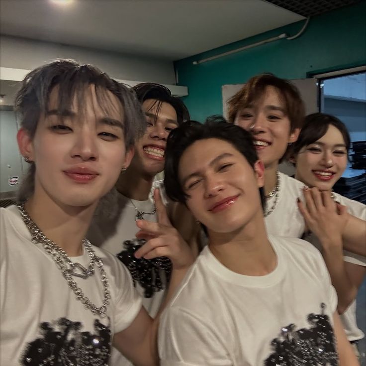 polca_estef's tweet photo. 3 already? I still remember when they announced PA. At the time, I didn't believe that program would give me my 5 wolfies. I love them so much, and I hope we can be together for many more years.  🩶

#LYKNDEBUT_3YANV https://t.co/PigmsS4JNc