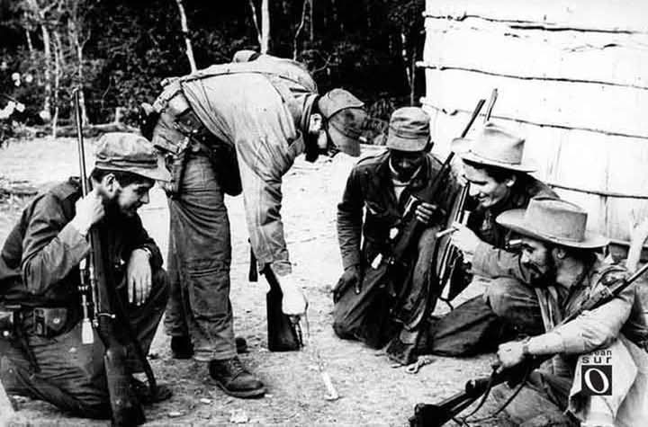 Idalmis_026's tweet image. 3 de mayo de 1958: 68 años de la reunión en Altos de Mompié
Ese día, en las intrincadas montañas de la Sierra Maestra, la Dirección Nacional del Movimiento 26 de Julio sostuvo uno de los encuentros más decisivos de la lucha. #EducaciónYara #EducaciónGranma #Yara