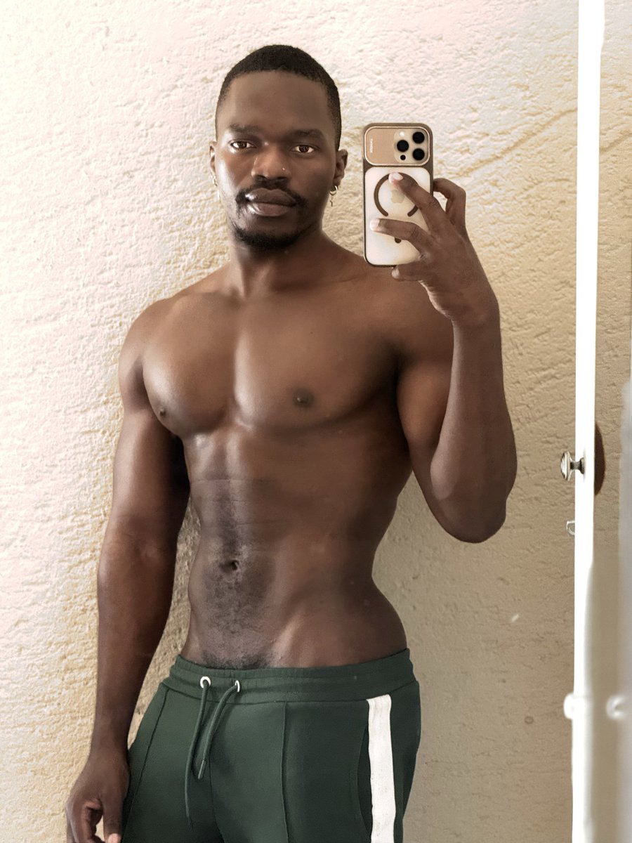 Nicholas The Model tweet media