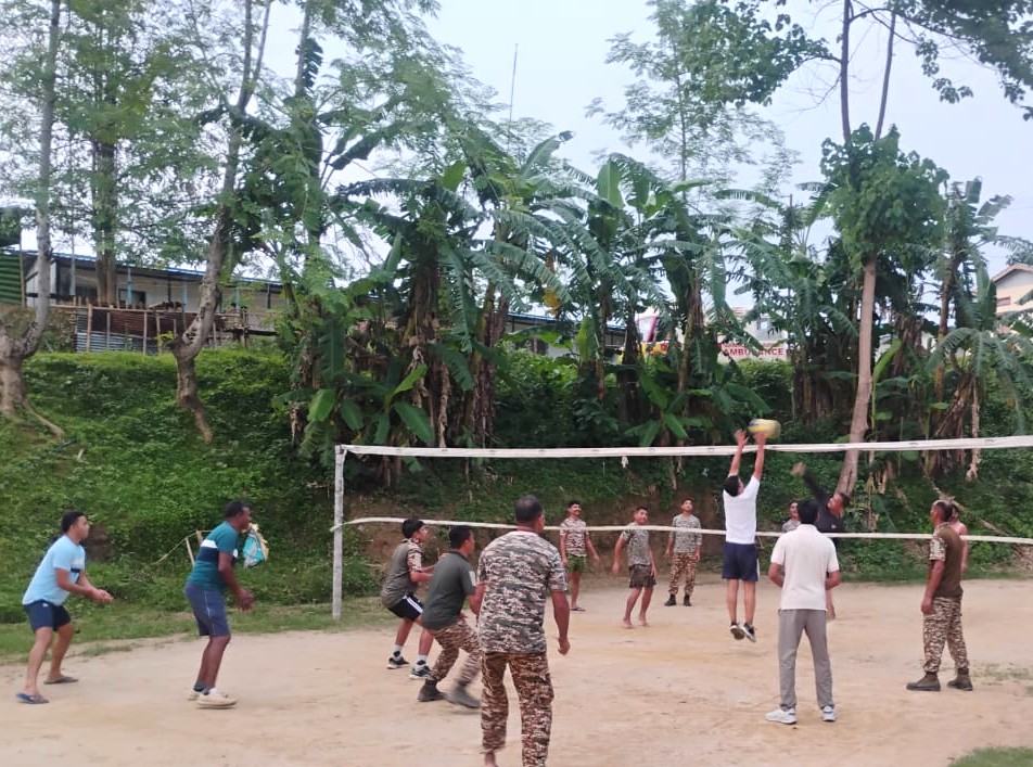 2Diphu's tweet image. CRPF jawans of 20 Bn Jiribam, Manipur, play indoor &amp;amp; outdoor games to unwind &amp;amp; boost team spirit! Fitness &amp;amp; fun🏸🏐 #CRPF #Jiribam #TeamBuilding #StressRelief