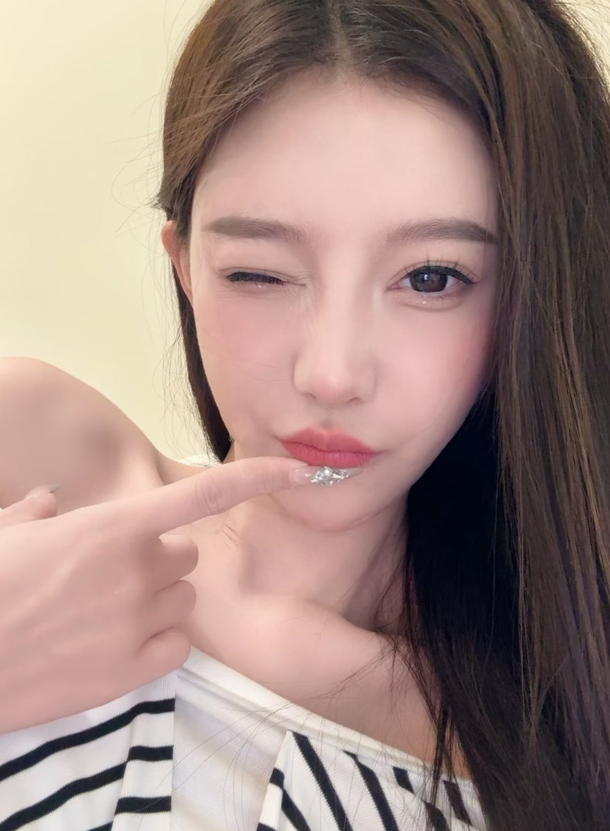 小梨饿了 tweet media