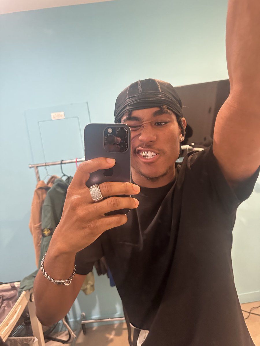 lamarmorris___'s tweet photo. Working hard…or hardly working? https://t.co/cvioKt2zdS