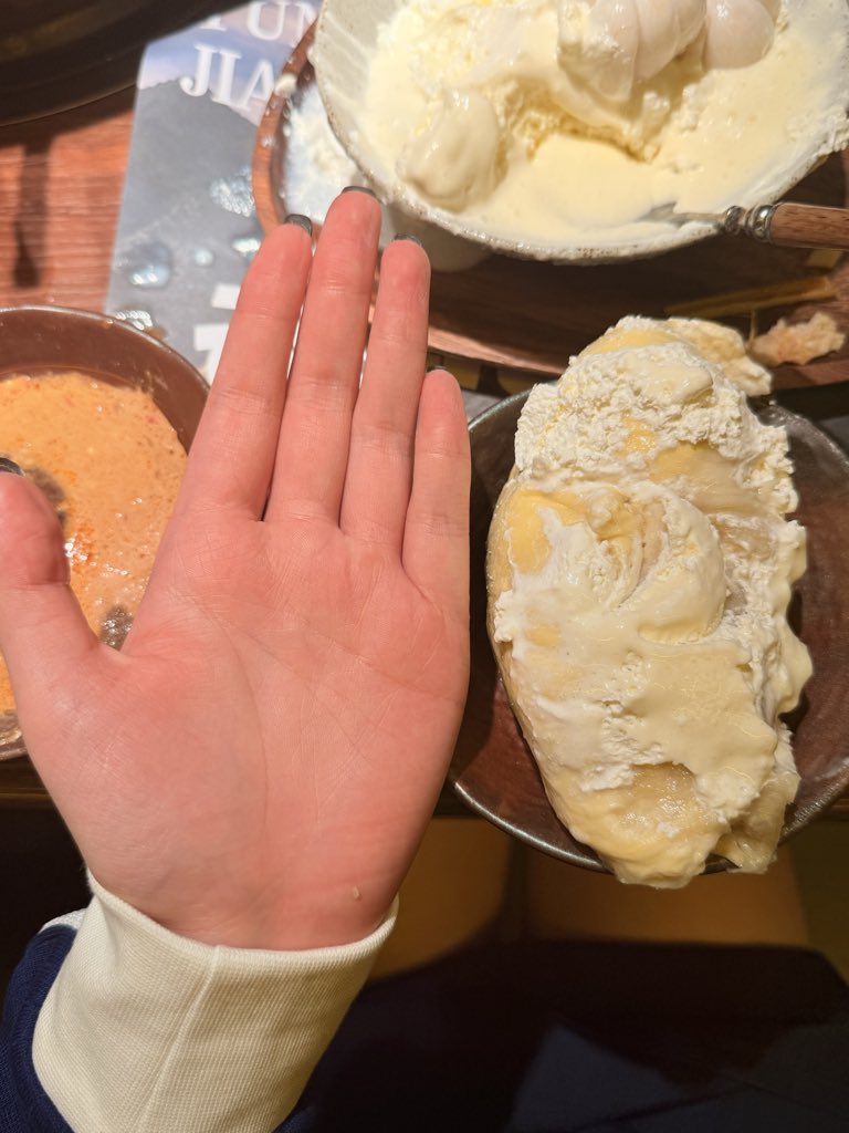 泪水打湿减脂餐 发誓瘦到93 tweet media