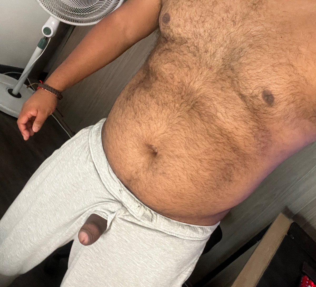 SweetSpicy91's tweet photo. Dormir en pijamas y que sé me quiera salir es pan de cada noche. 
A mi SpicyBear le gusta, y a ustedes? https://t.co/hAi703D5OO