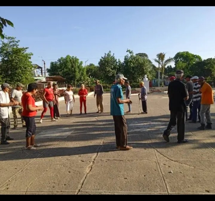 RobertoPie51582's tweet image. La Direccion de Deportes en Yara junto a su colectivo de trabajadores, profesores, especialistas, activistas y sus Cuadros desarrollan un amplio plan de Actividades en los barrios y comunidades en saludo al Centenario de Nuestro Comandante en Jefe Fidel Castro Ruz
#Yara